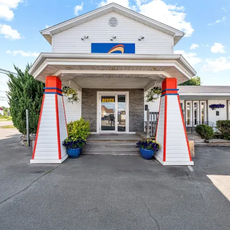 Shores Inn & Hotel Отели в г. Уэстморленд