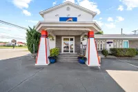 Shores Inn & Hotel Hotels near Festival Arena