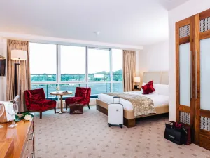 Hodson Bay Hotel