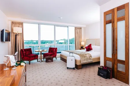 Hodson Bay Hotel