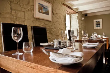 The Cambrian Inn Отели в г. Лланхиан