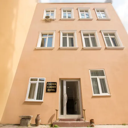 Corner Garden Hotel Отели рядом с достопримечательностью «Каракой»
