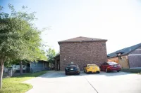 現代化的2室2衛位於大學Utrgv旁邊