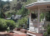 The Williamsburg Cottage at Valley Glen...your romantic mountain getaway