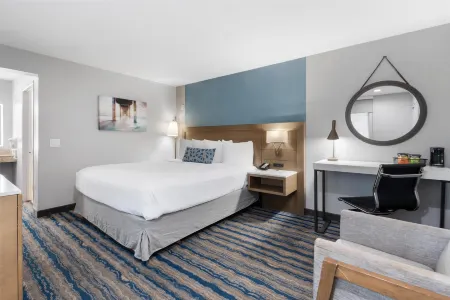 Best Western San Diego/Miramar Hotel Отели рядом с достопримечательностью «Университет Калифорния, Сан-Диего»