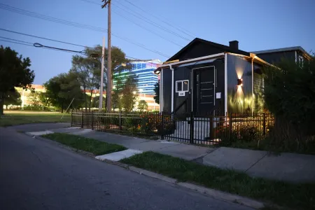 Motorcity Haven in the Heart of Downtown Detroit Отели рядом с достопримечательностью «International Institute of Metropolitan Detroit»