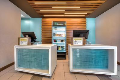 フロントデスク ホテル Z - ア ピース オブ パイナップル ホスピタリティの写真