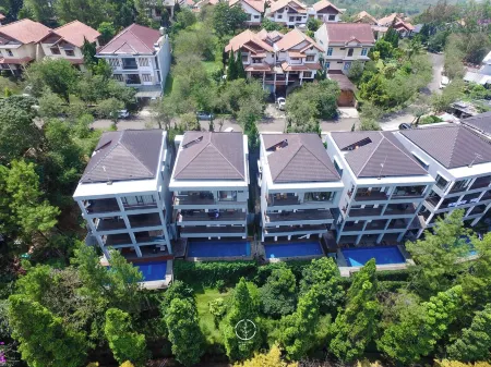 Chamomile Hill View 6Br Villa with a Private Pool Отели в г. Bandung Regency