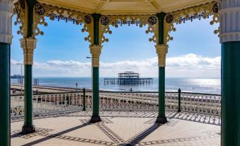 Host & Stay - Regency Square Apartment