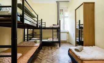 Baroque Hostel & Coworking