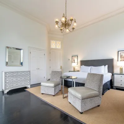 Melrose Mansion Hotels near Mirabeau Park