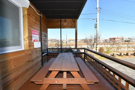 Sokcho Daemyung Pension Отели рядом с достопримечательностью «Biryong Falls»