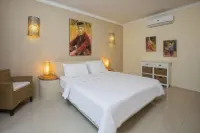 Scallywags Villa Joglo Hotels in Gili Air