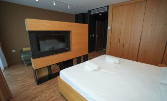 Alvin Comfort Hotel