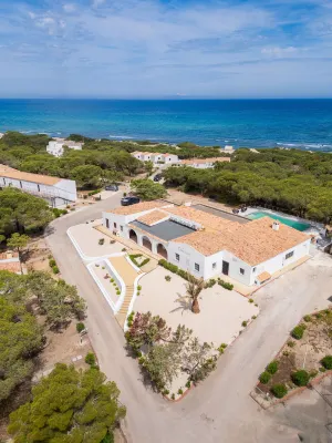 Q Resort Hôtels à proximité de : Sala Del Regno Dei Testimoni Di Geova