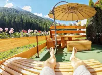 Doug's Mountain Getaway - 'Top Two Floors'