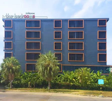 The Bedrooms Maeklong Service Apartment Отели в г. Mueang Samut Songkhram
