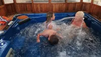 Eye Q Resort - Hot Tub