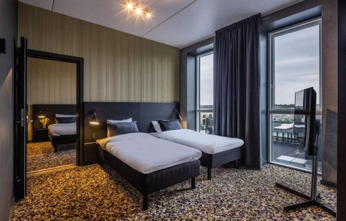 Peak 12 Hotel