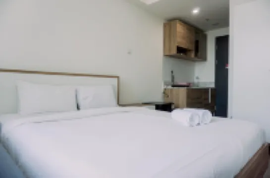 Homey and Comfort Living Studio Collins Boulevard Apartment