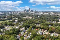 Stylish 4BR Haven Backyard and Fire Pit