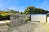 Goolwa Blue Escape - Beach Spacious Wi-fi Hotels in Goolwa