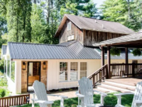 Outpost Inn Hotels in Highlands