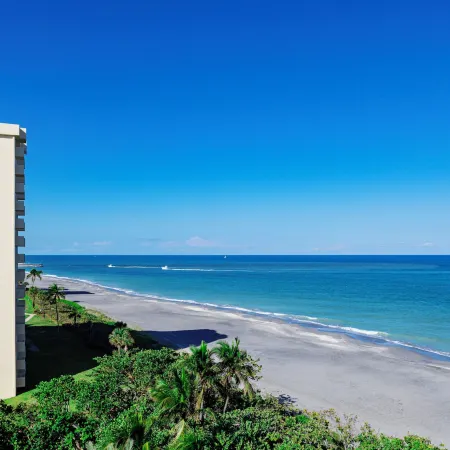 Jupiter Beach Resort & Spa