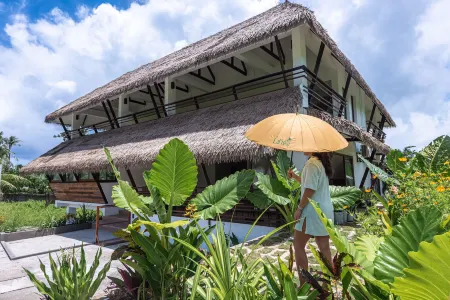La Fuga Siargao Отели рядом с достопримечательностью «The Boardwalk at Cloud 9 Resort»
