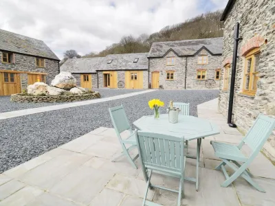 Dee Valley Country Escape - Sleeps 4 & Hot Tub Hotel a Bala