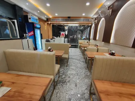 Nav Durga Guest House Отели рядом с достопримечательностью «Нешнел Музеум, Нью-Дели»