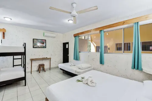Hotel Tamarindo Inn - 1 mi to Tamarindo Beach Hotels in Villareal
