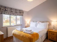 Nualas Lodge Private Hot Tub Escape Hotels in Shipton Thorpe