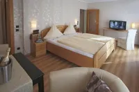 Hotel Haus Christa Отели в г. Бад-Бертрих