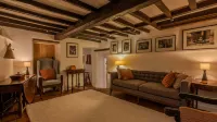 Stunning 4-Bed Thatched Cottage in Oxfordshire! Hotel a Little Tew