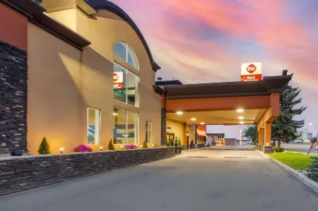 Best Western Plus City Centre Inn Отели рядом с достопримечательностью «Art Gallery of Alberta»