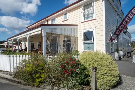 Theatre Royal Hotel Отели в г. Марсден