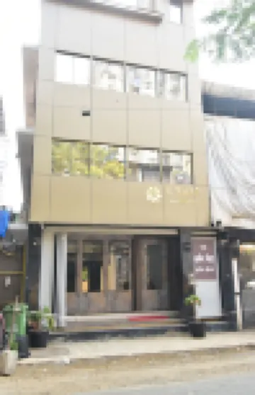 URBAN NEST Hotel berhampiran Pantai Versova
