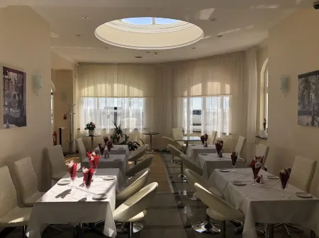 Eastbourne Riviera Hotel Отели рядом с достопримечательностью «Nigel Greaves Gallery»