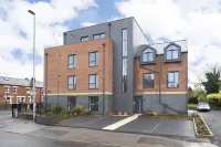 Elliot Oliver - Stylish Loft Style Two Bedroom Apartment with Parking