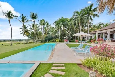 Magnificent Eight Bedroom Holiday Home Hotels near Great Escapes Multiservices