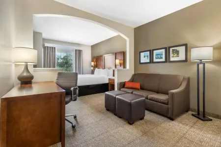 Comfort Suites Myrtle Beach Central Отели рядом с достопримечательностью «Сиборд Коммонс»