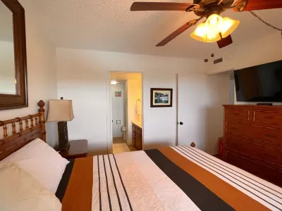 Ocean Views/Mountain Views!!! - Best Price - 2 Bedroom/Bath - Beach across road! Hotels in Kahaluu Bay