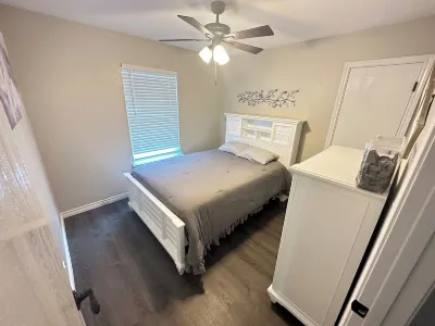 Elegant 3-bedroom house in awesome San Antonio with WiFi and garage for parking. Hotels near Mosaic Church SA