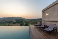 Mastiff Grand the Sia Palace Suites & Banquets, Khopoli (Nr. Imagica) Hotels in Raigad