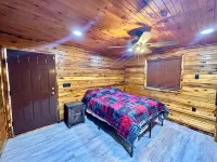 Cozy 2-bedroom, river access, near Smoke Hole, Seneca Rocks & Dolly Sods Hotels in Union