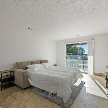 Central Location D in Cul de Sac, 2 Bedroom, 1 Bath-Sleeps 6, Pets Allowed