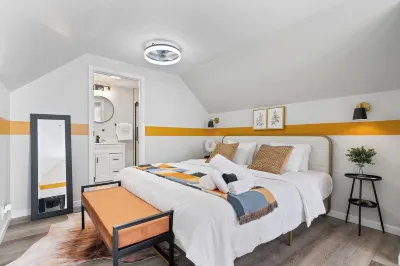 Game Room Retreat with Firepit + Gym + Sleeps 12 โรงแรมใน