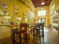 Strawhouse Resorts Hotel a Junction City