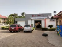 Steffan Hotel & Suites - parking